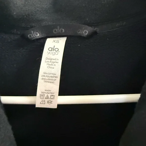 ALO Yoga Dark Utility Jacket for Women - Picture 2 of 3